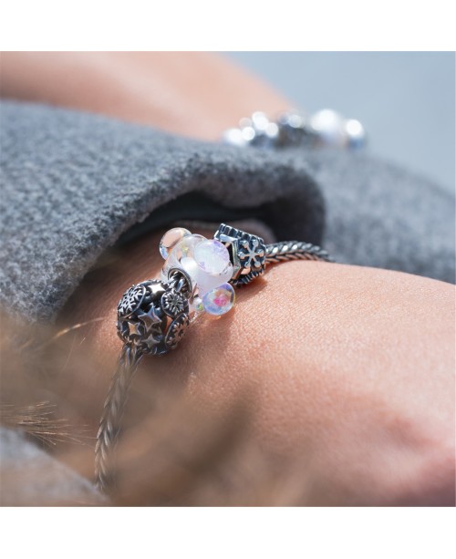 Snow Kisses Bead