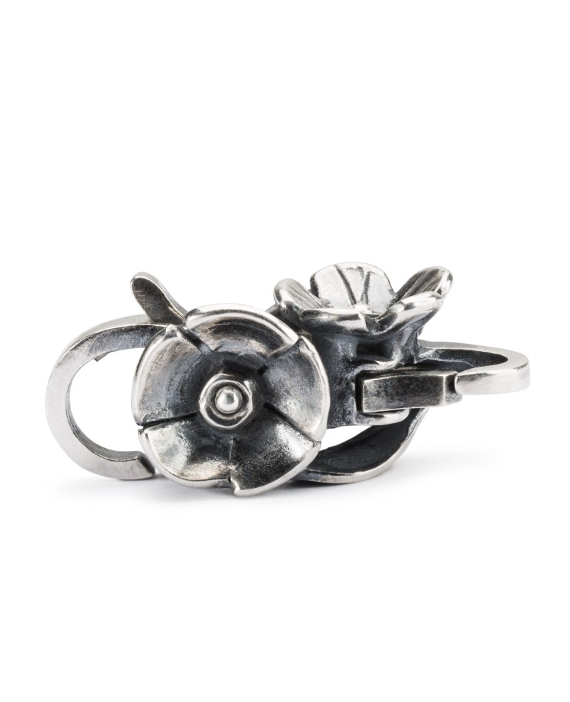 Crisp Flower Clasp