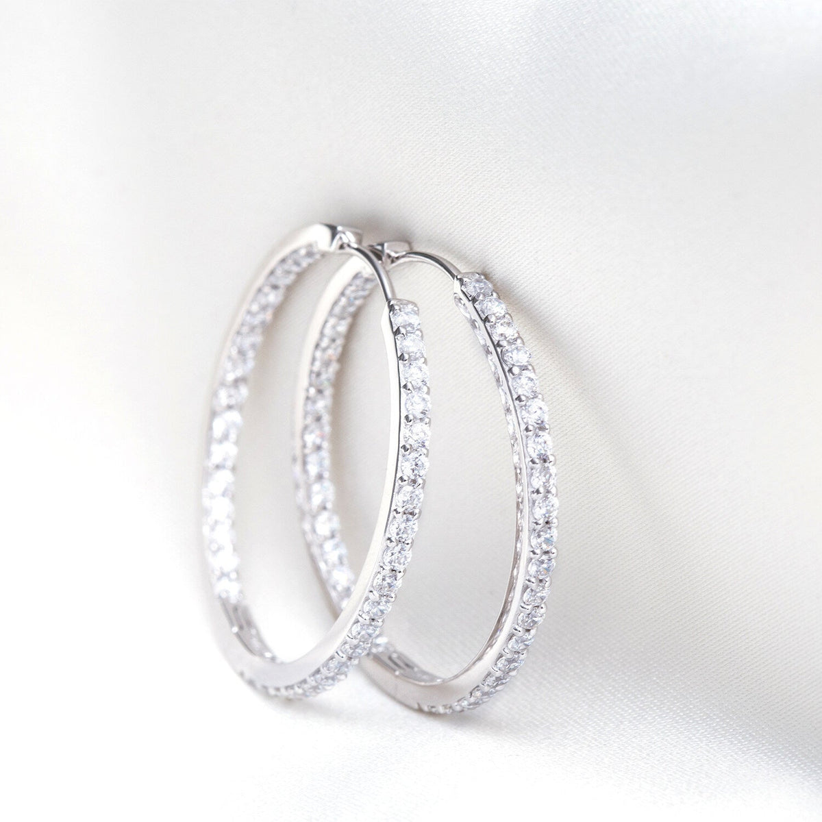 925 Sterling silver | White