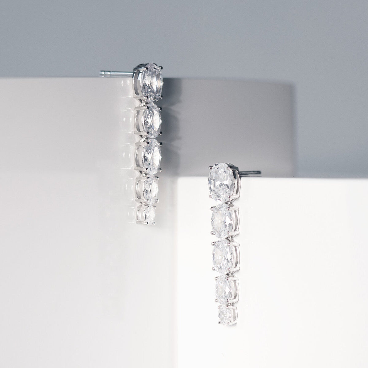 925 Sterling silver | White