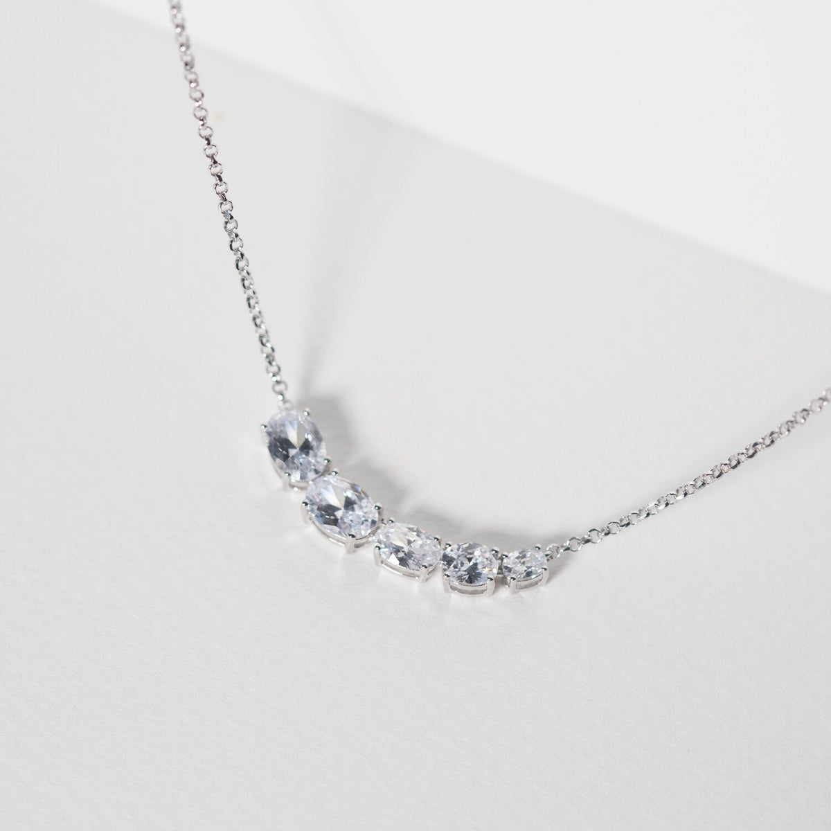 925 Sterling silver | White