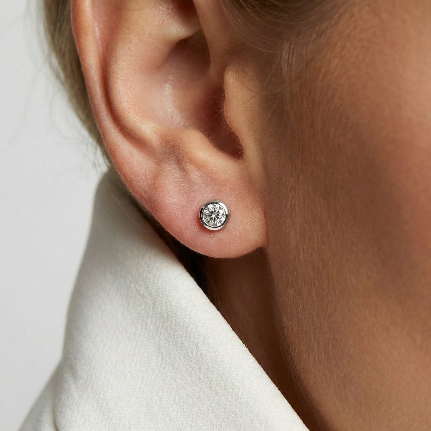 925 Sterling silver | White