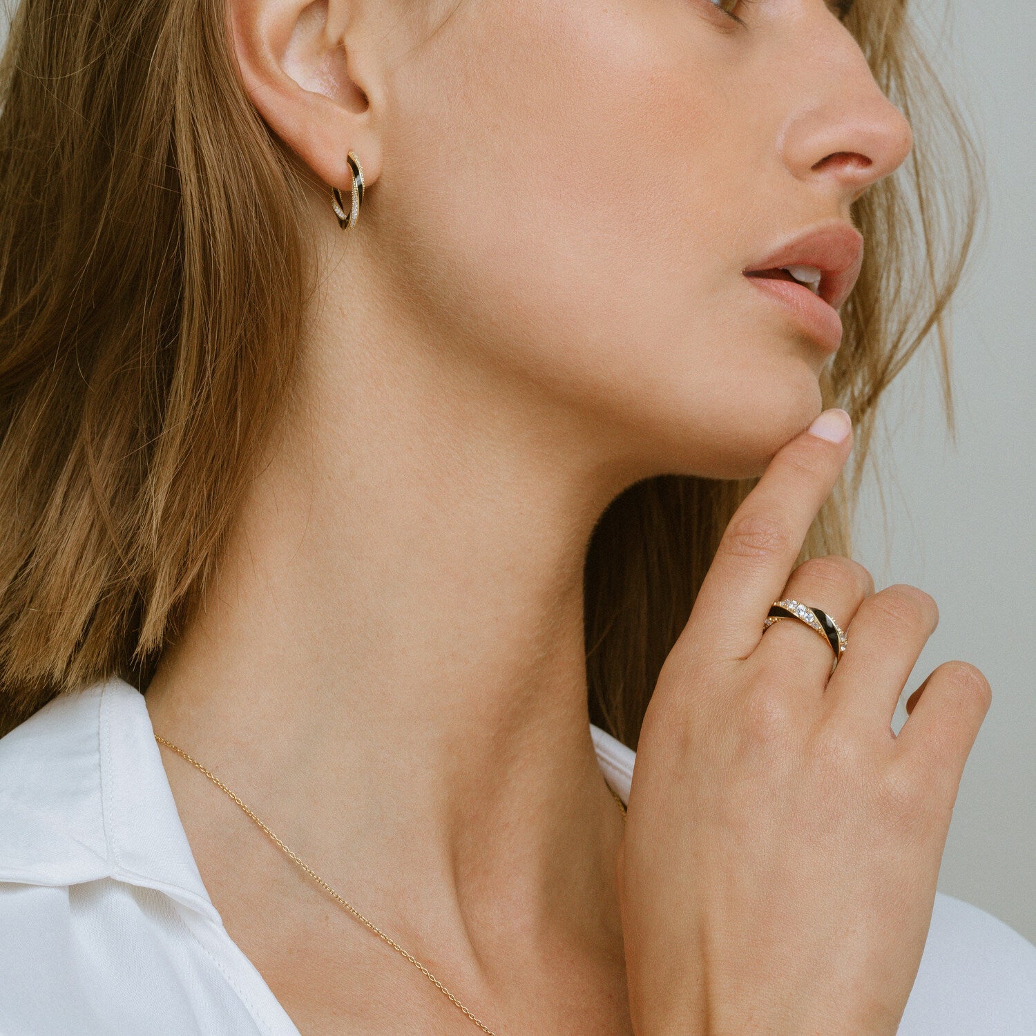 18K gold plated | White and black enamel | 60, 18K gold plated | White and black enamel | 54, 18K gold plated | White and black enamel | 52