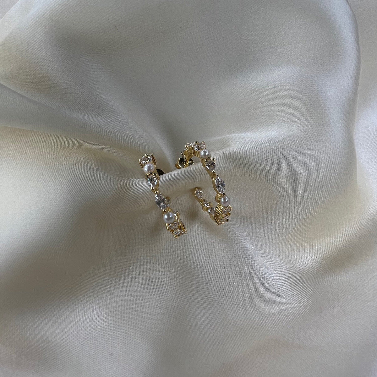 18K gold plated | White and Freshwater pearl